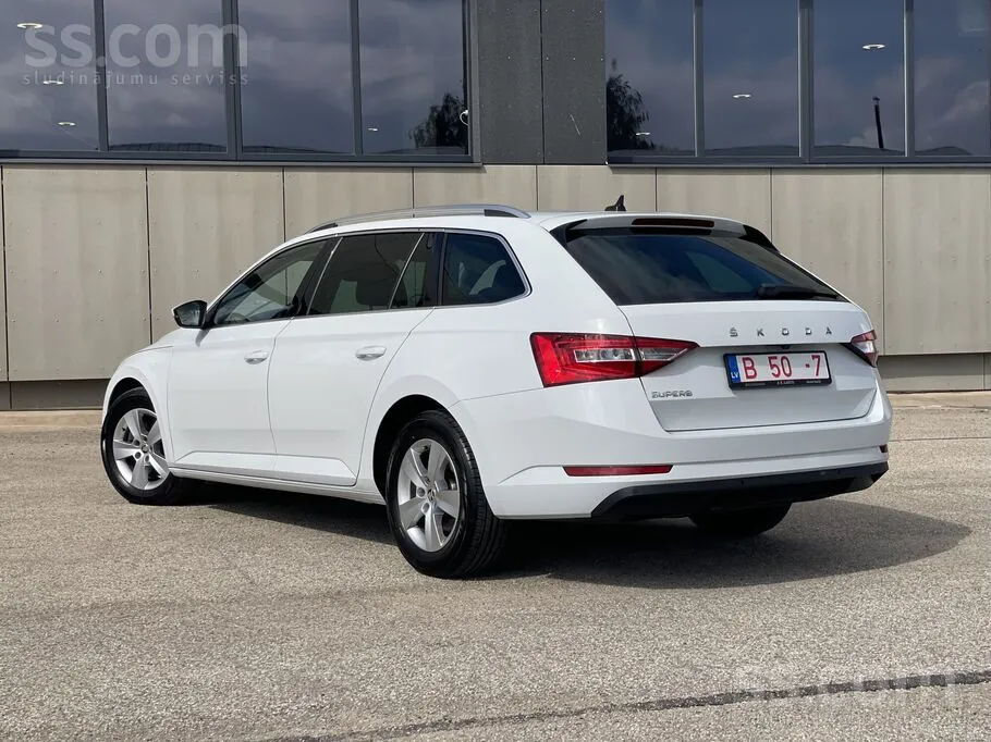 Skoda Superb 2022 photo 2