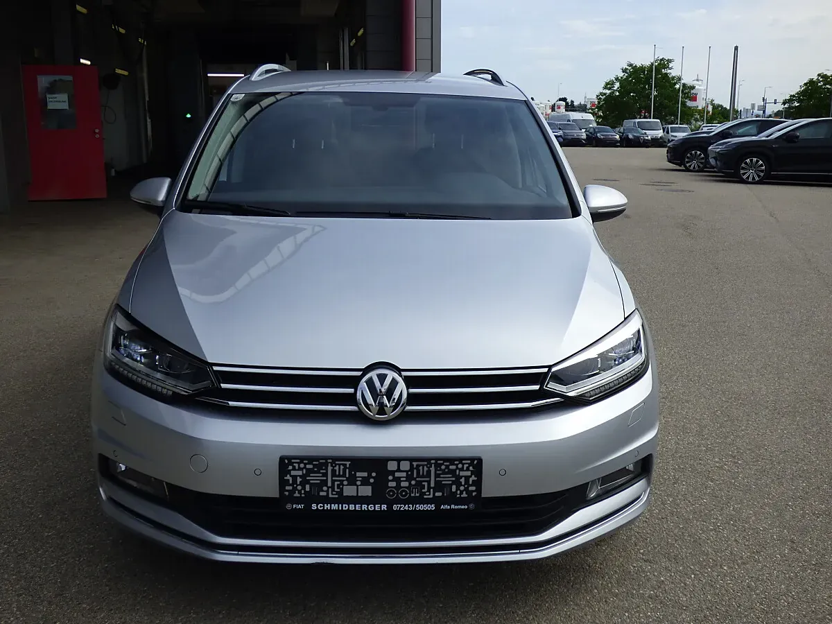 Volkswagen Touran 2017 photo 2