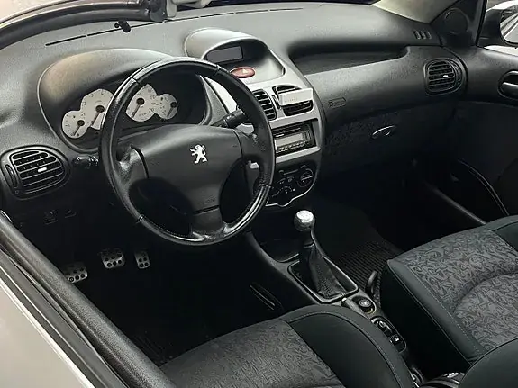 Peugeot 206 Cc 2005 photo 2