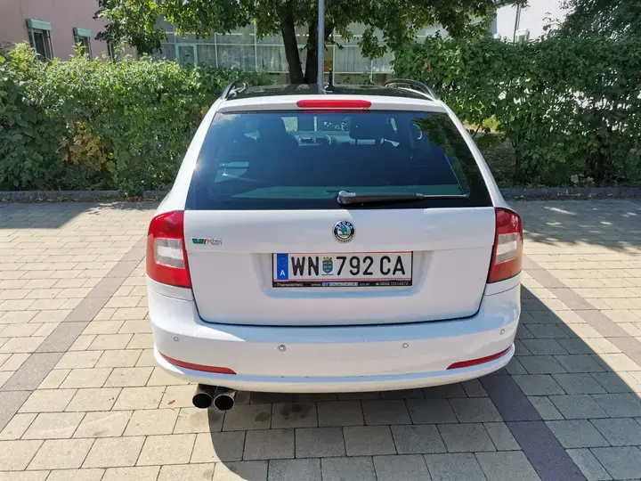 Skoda Octavia 2013 photo 2