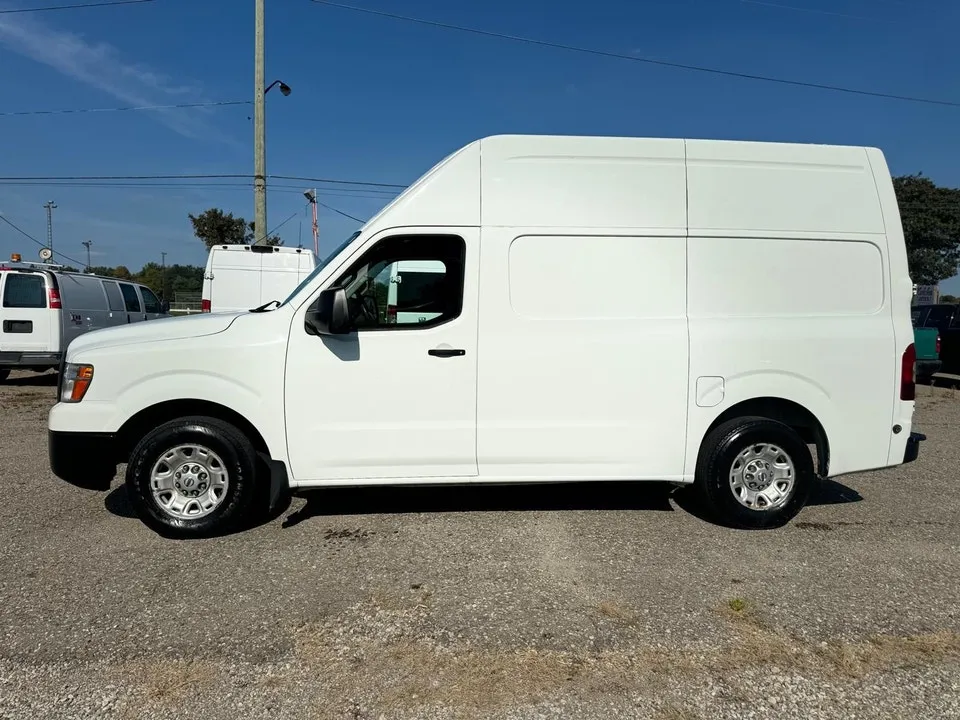 Nissan Nv