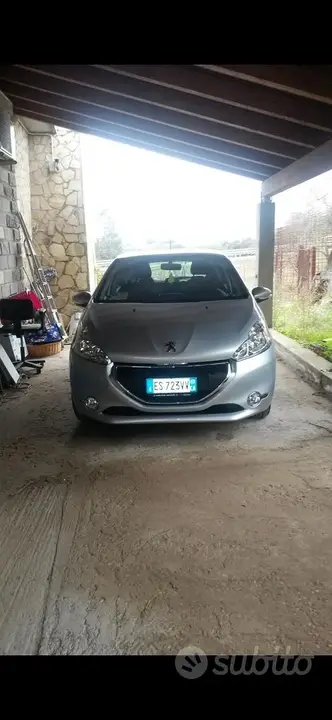 Peugeot 208 2013 photo 2