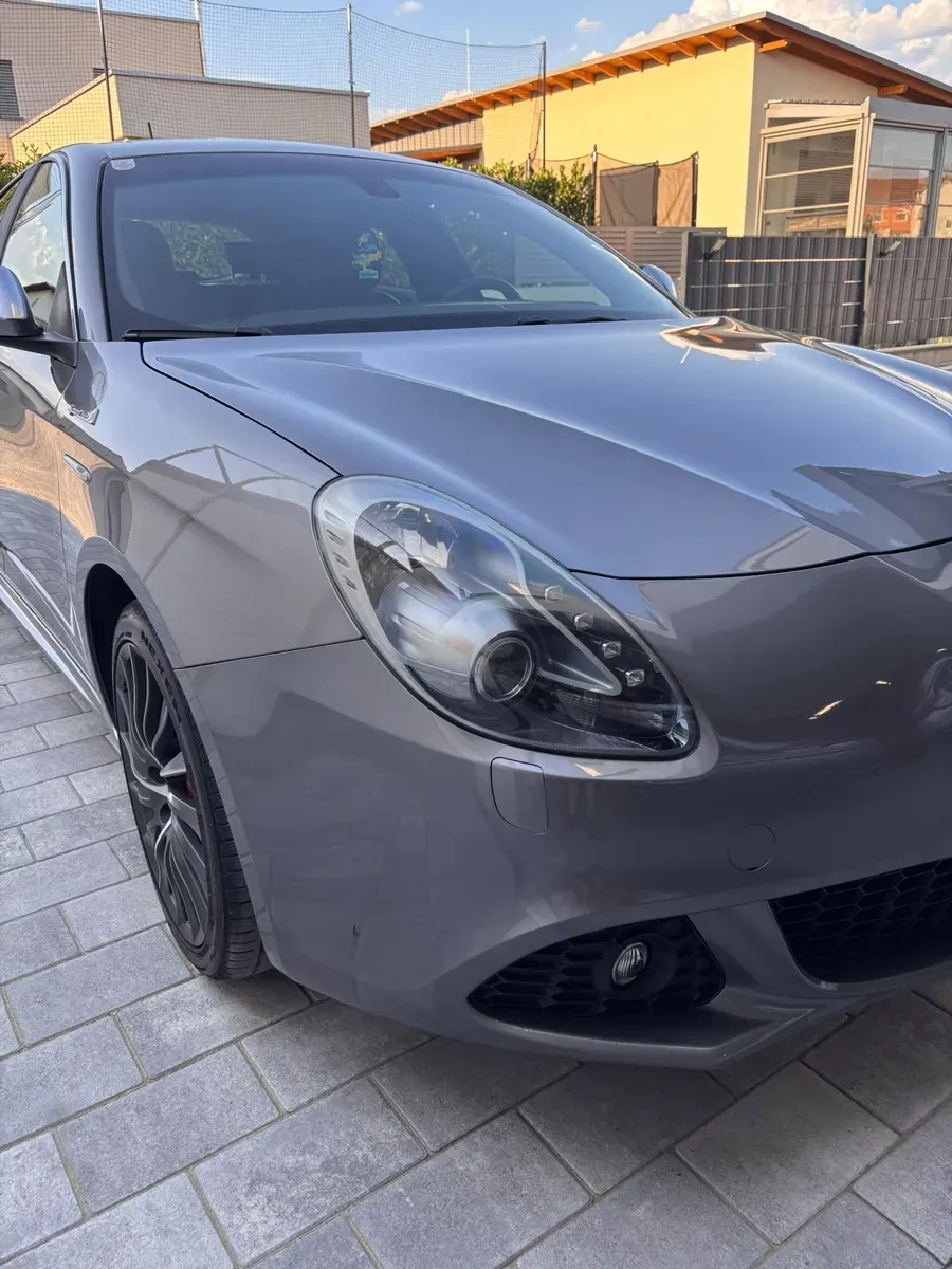 Alfa Romeo Giulietta 2012 photo 2