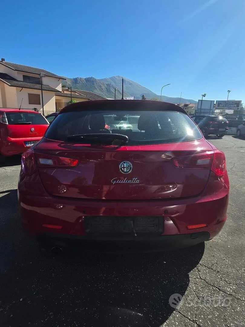 Alfa Romeo Giulietta 2011 photo 5
