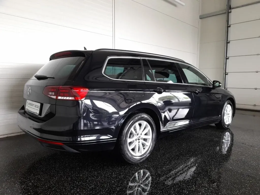 Volkswagen Passat 2023 photo 2