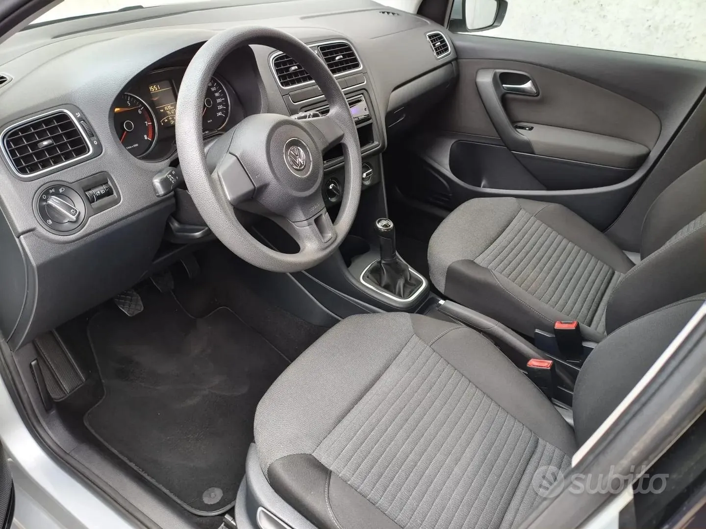 Volkswagen Polo 2010 photo 3