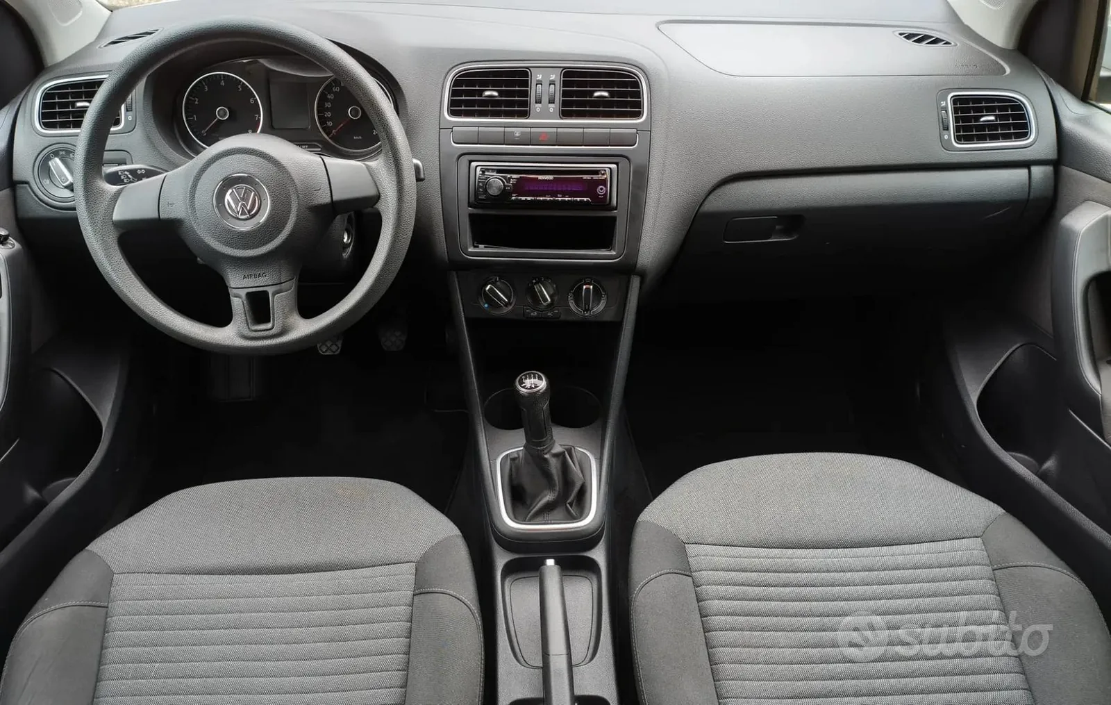 Volkswagen Polo 2010 photo 4