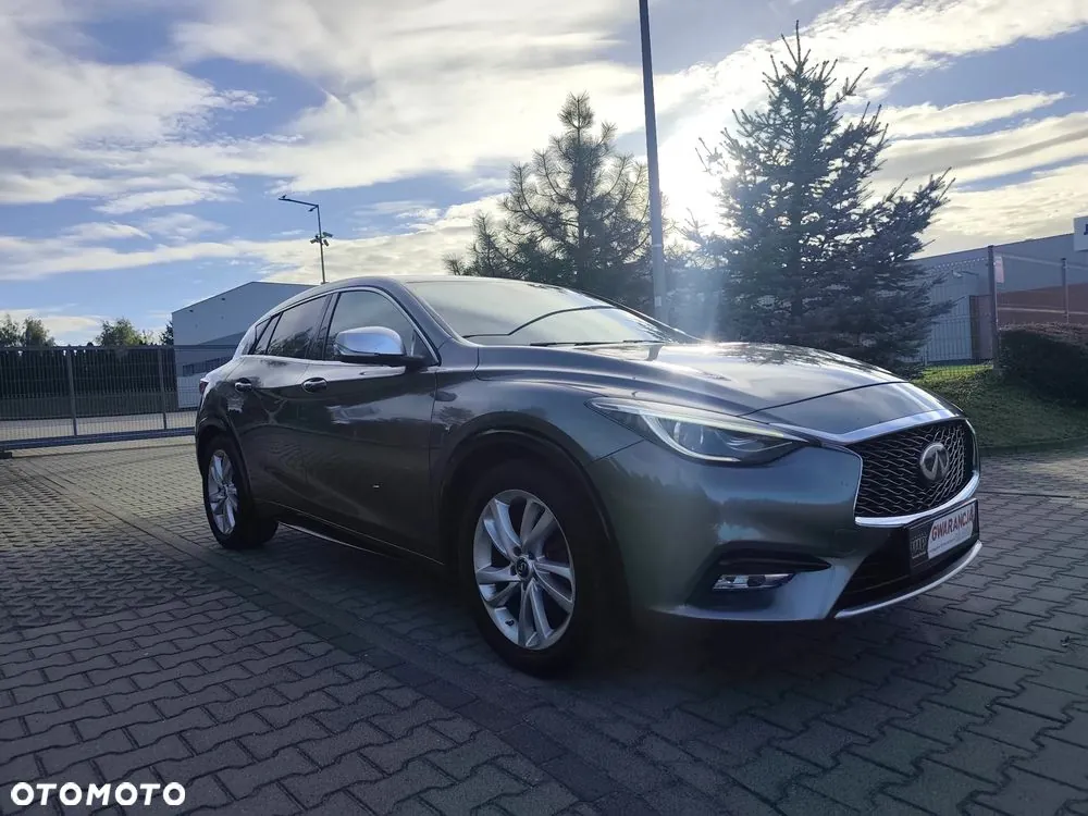 Infiniti Q30