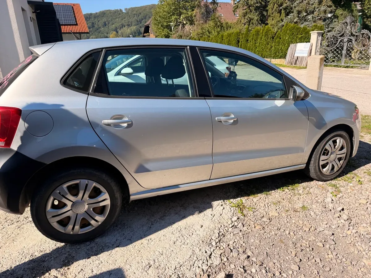 Volkswagen Polo 2009 photo 2
