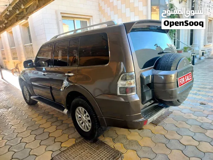 Mitsubishi Pajero 2010 photo 4