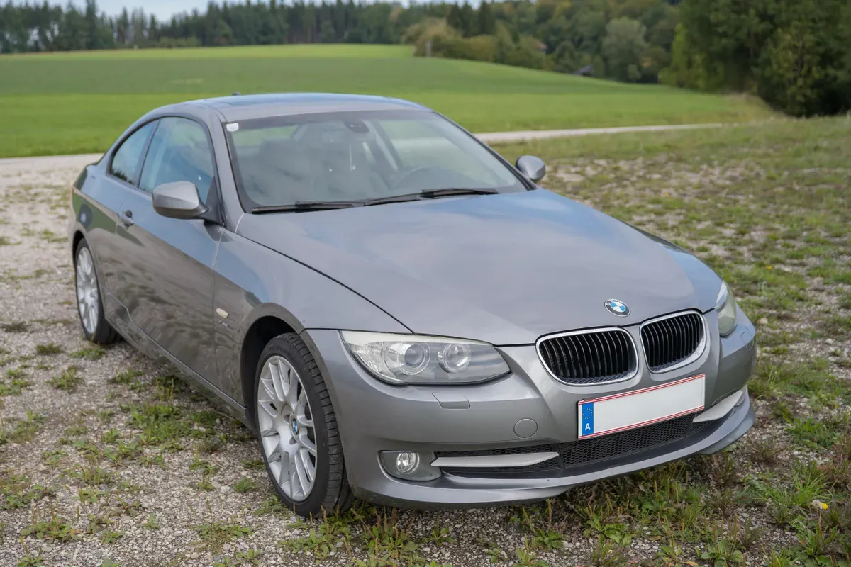 BMW 3Er-Reihe 320Xd 2011 photo 2