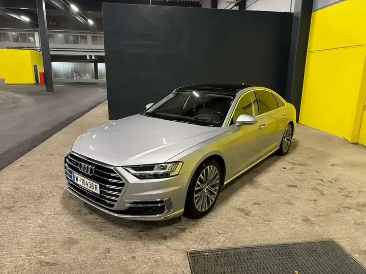 Audi A8 2018 photo 2