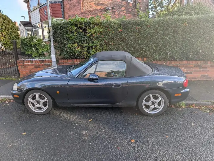 Mazda Mx-5 2000 photo 2