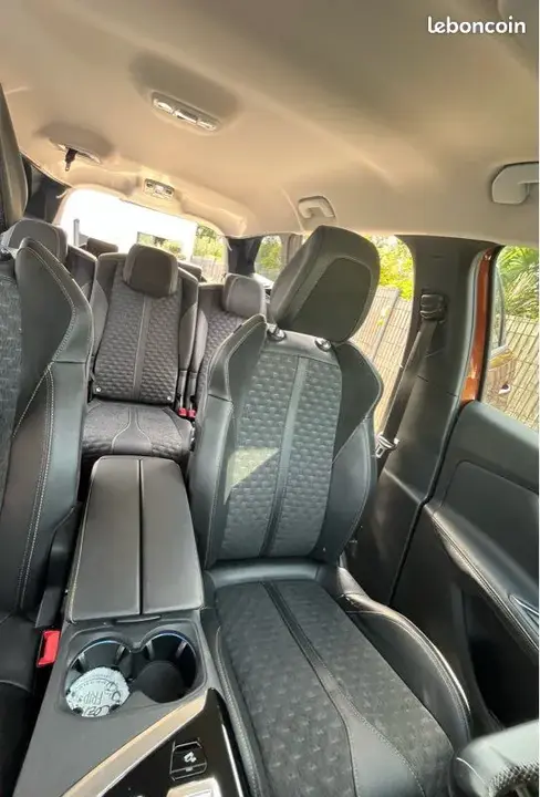 Peugeot 5008 2021 photo 2