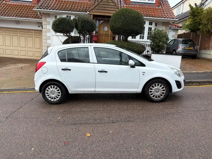 Vauxhall Corsa 2013 photo 3