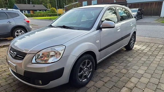 Kia Rio 2006 photo 2