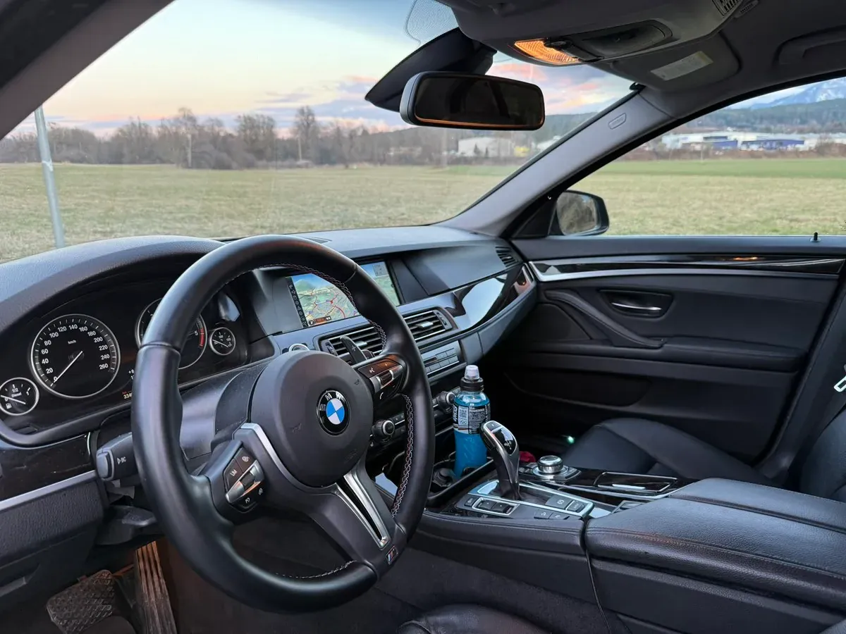 BMW 5 Series 2011 photo 3