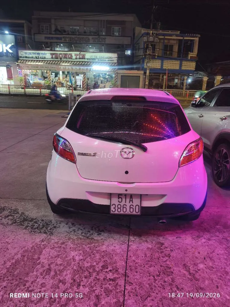 Mazda 2 2012 photo 4