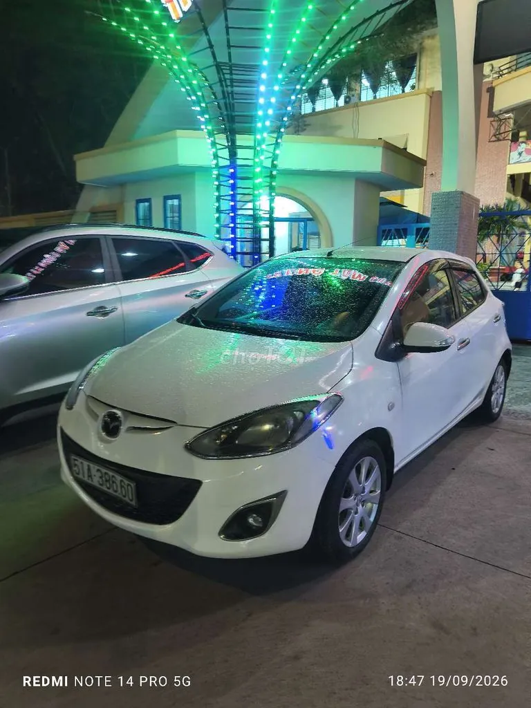 Mazda 2 2012 photo 3