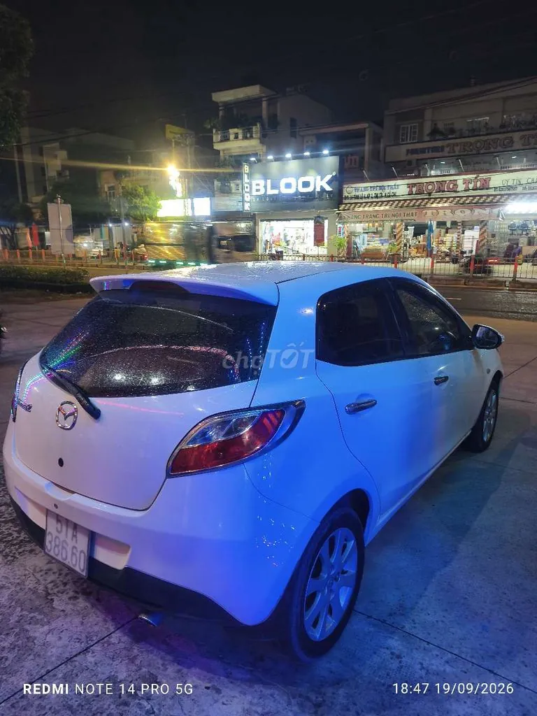 Mazda 2 2012 photo 5