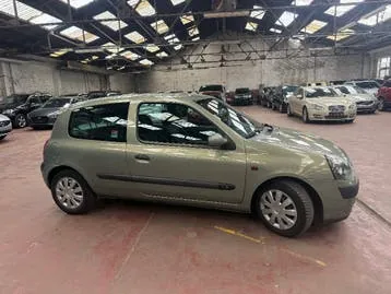 Renault Clio 2001 photo 3