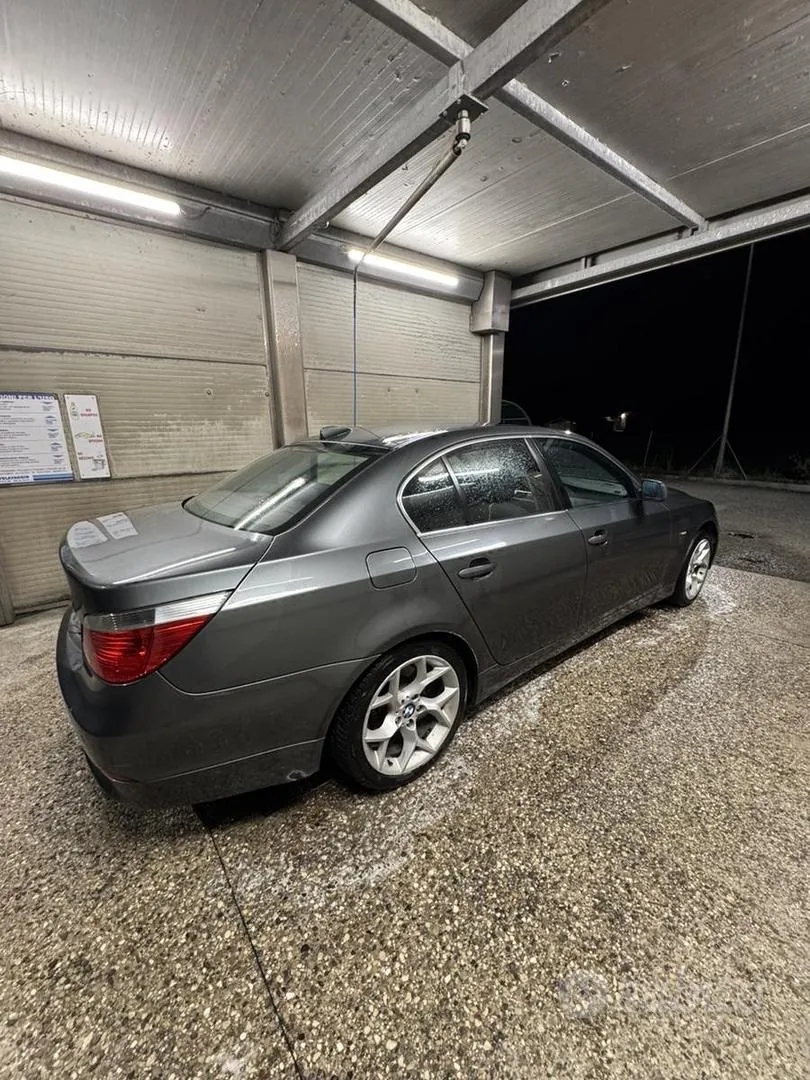 BMW 5 Series 2005 photo 2