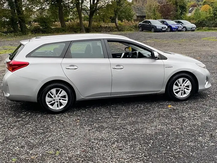 Toyota Auris 2015 photo 3