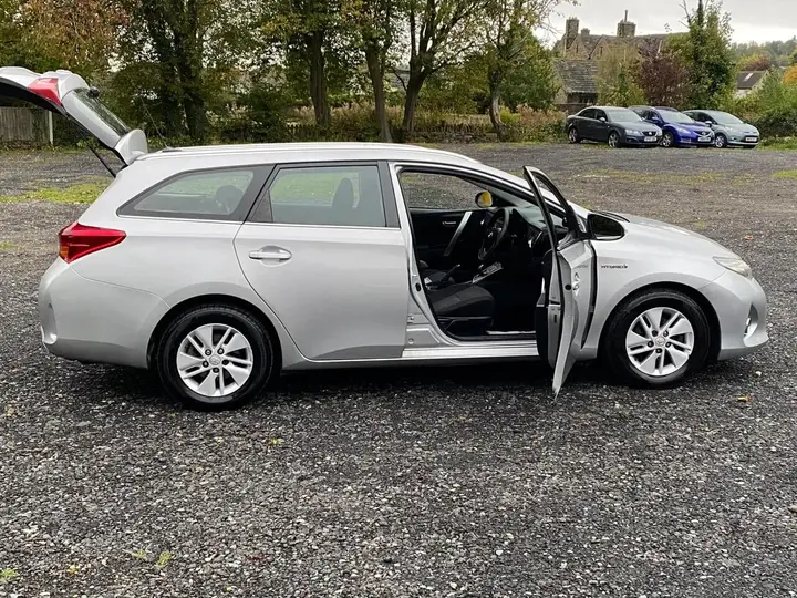 Toyota Auris 2015 photo 4