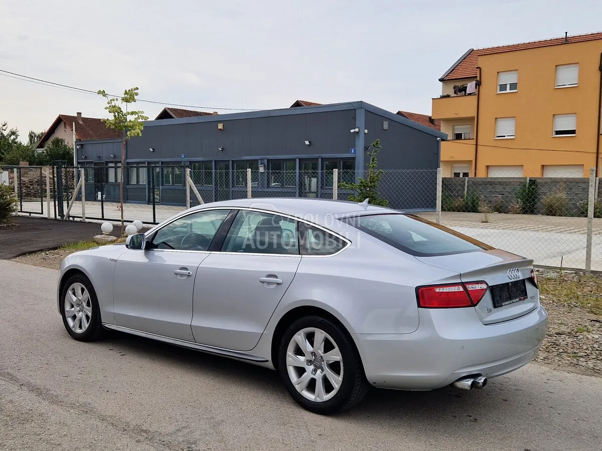 Audi A5 2011 photo 2