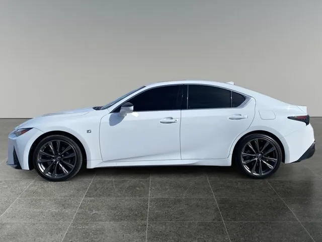 Lexus Is 2022 photo 2