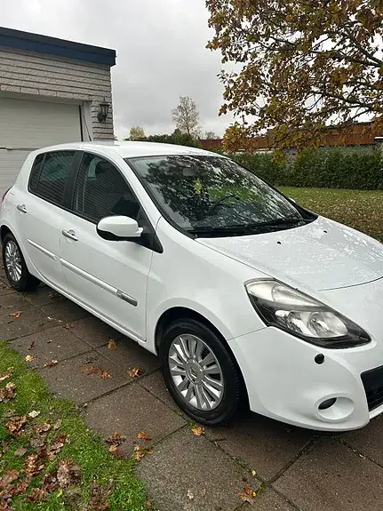 Renault Clio 2010 photo 2