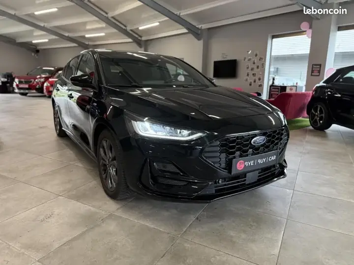 Ford Focus 2023 photo 2