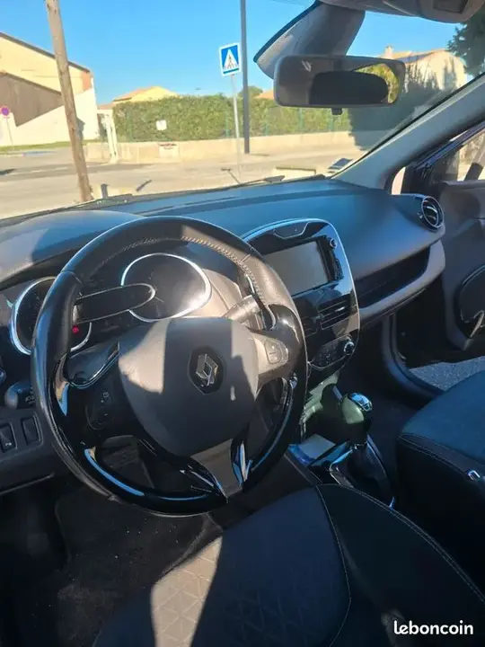 Renault Clio 2015 photo 2