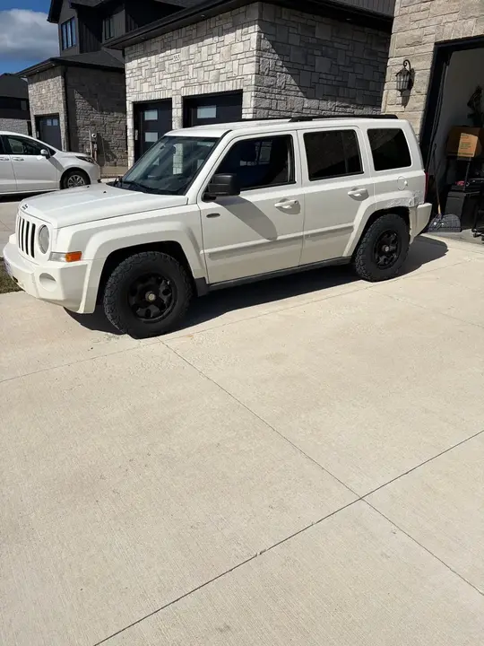 Jeep Patriot 2010 photo 2
