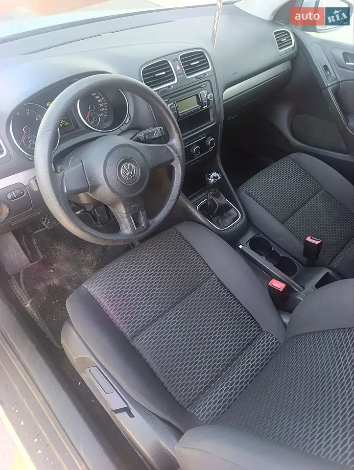 Volkswagen Golf 2010 photo 4