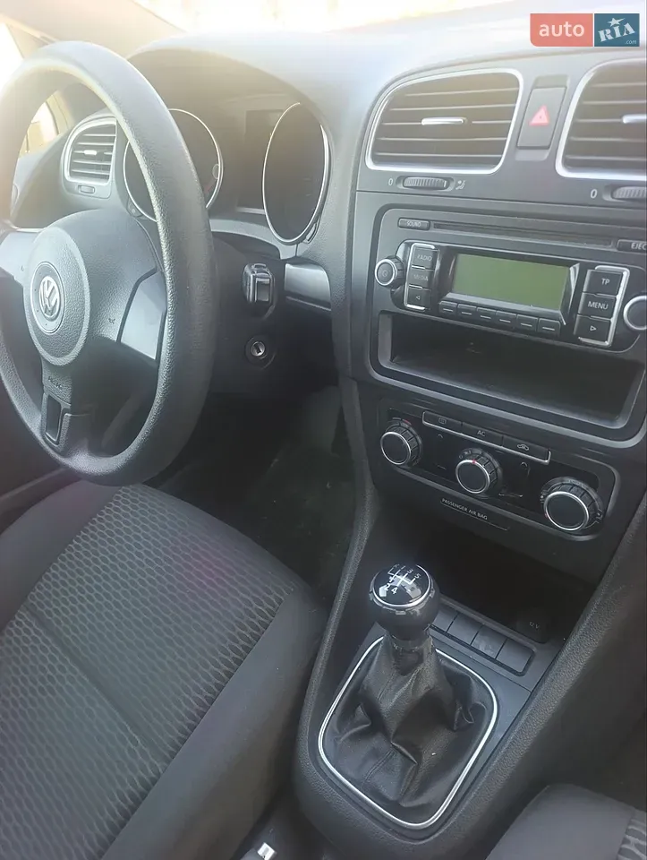Volkswagen Golf 2010 photo 5