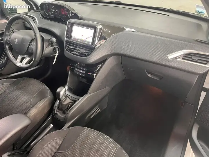 Peugeot 208 2019 photo 5