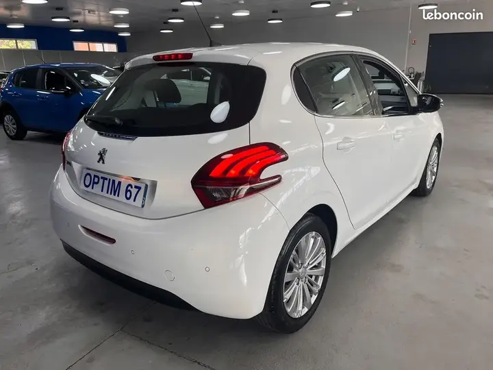 Peugeot 208 2019 photo 3