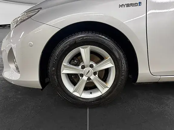 Toyota Auris 2014 photo 3