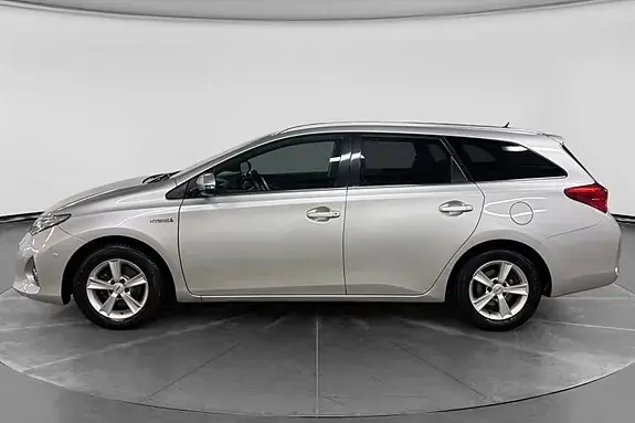Toyota Auris 2014 photo 2