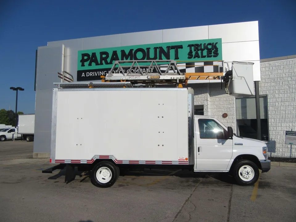 Ford E-450 2019 photo 2