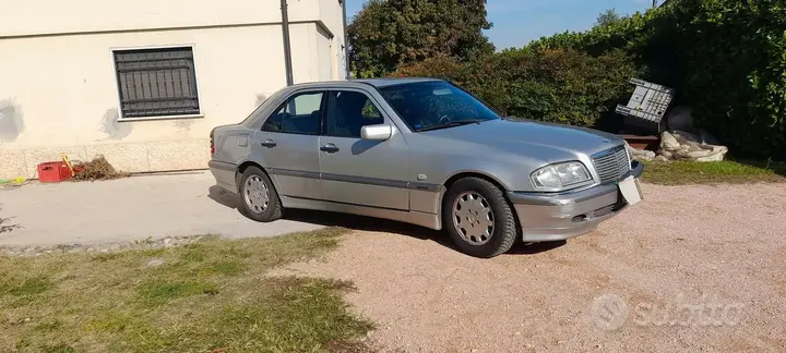 Mercedes-Benz 220 Cdi 1999 photo 2