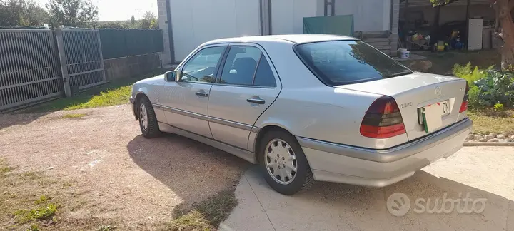 Mercedes-Benz 220 Cdi 1999 photo 4