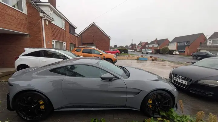 Aston Martin Vantage 2021 photo 4