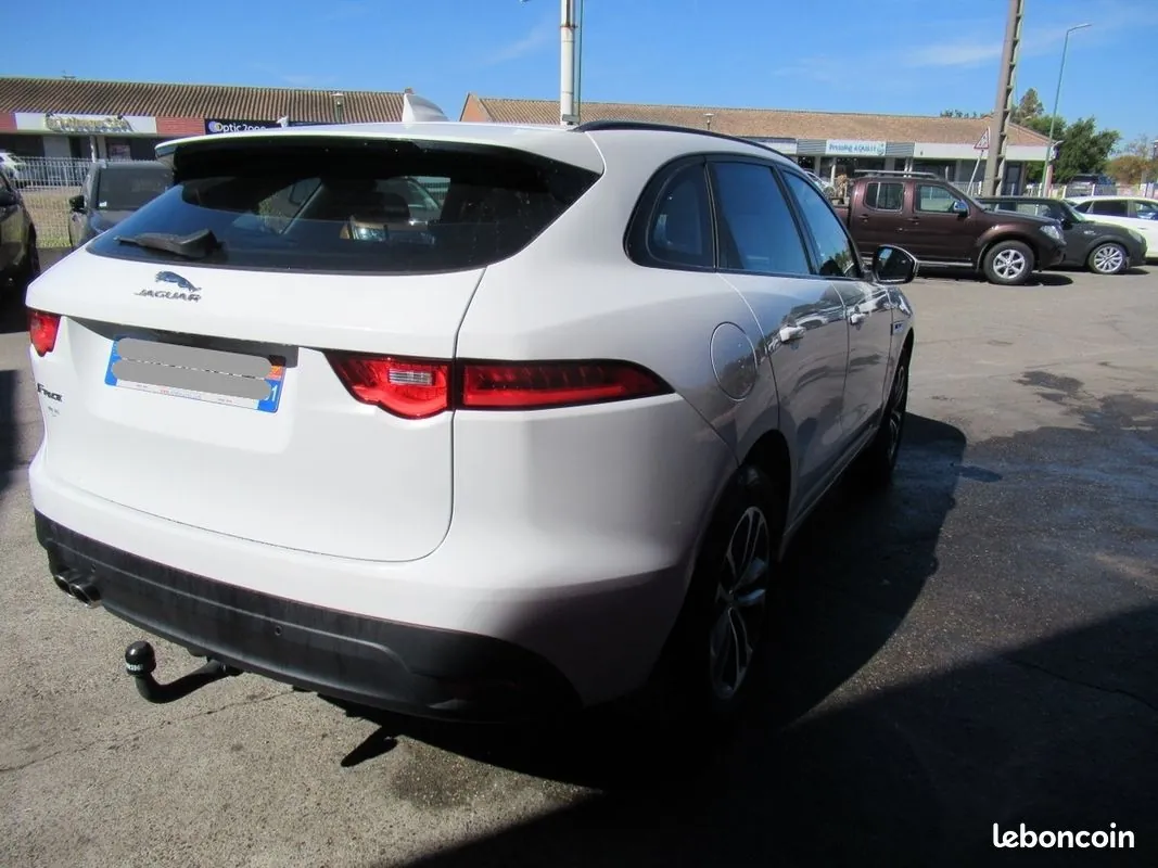 Jaguar F-Pace 2016 photo 2