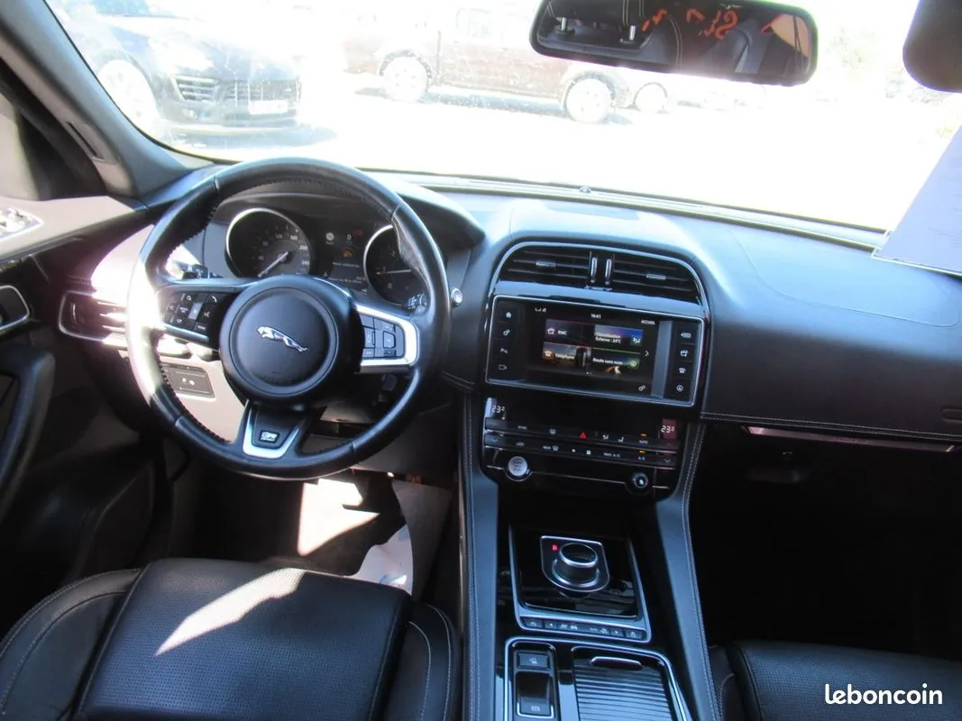 Jaguar F-Pace 2016 photo 3