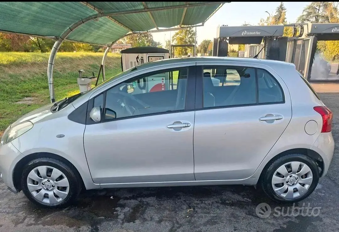 Toyota Yaris 2007 photo 2