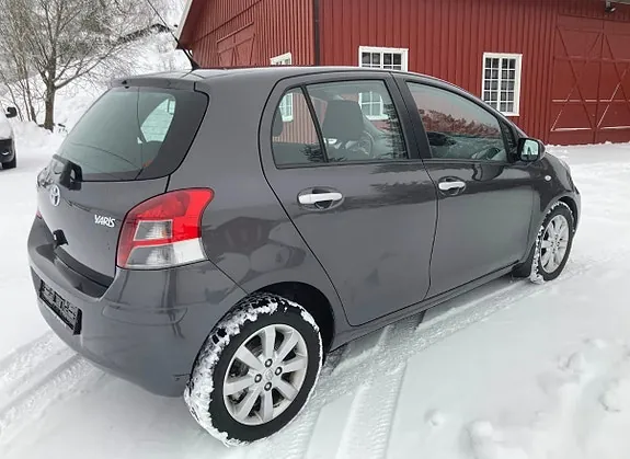 Toyota Yaris 2011 photo 5