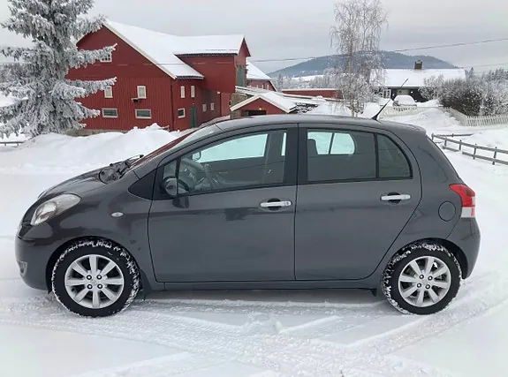 Toyota Yaris 2011 photo 3