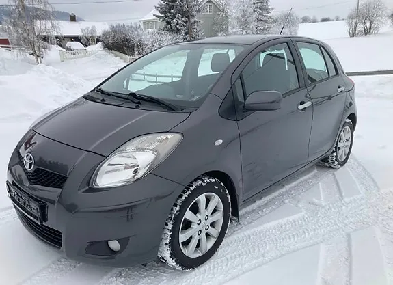 Toyota Yaris 2011 photo 2